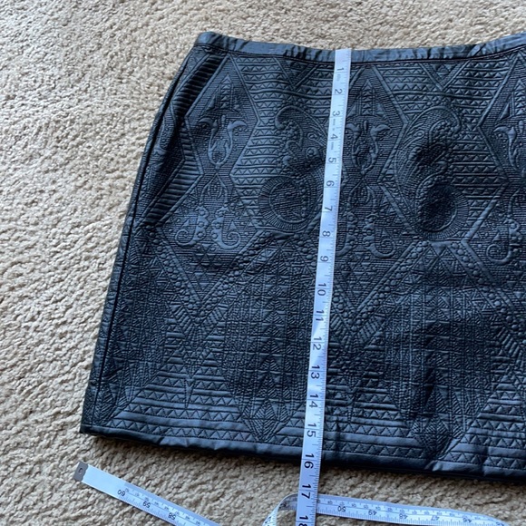 Chelasea & Violet faux leather embossed mini skirt - Picture 8 of 9